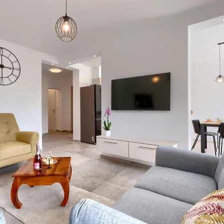 Nyaraló Karlo By Interhome