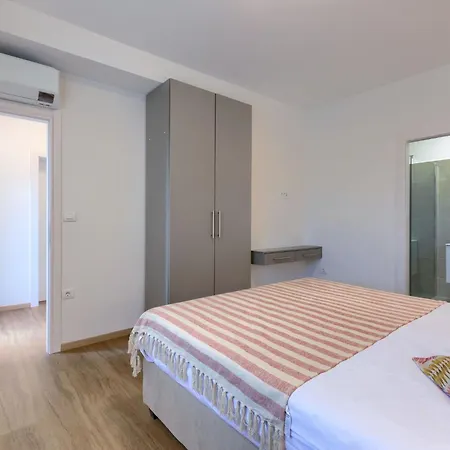 Karlo By Interhome Pula