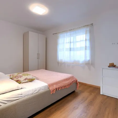 Karlo By Interhome Nyaraló