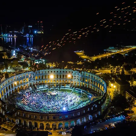 Nyaraló Karlo By Interhome Póla