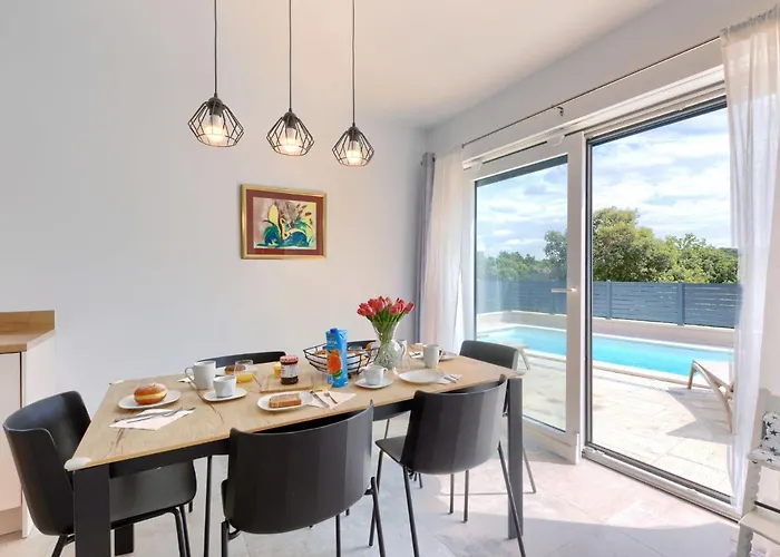 펜션 Karlo By Interhome 풀라