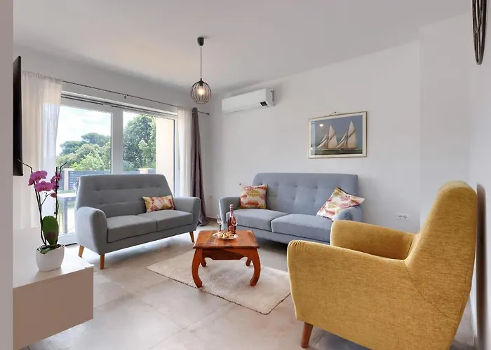 Karlo By Interhome 풀라