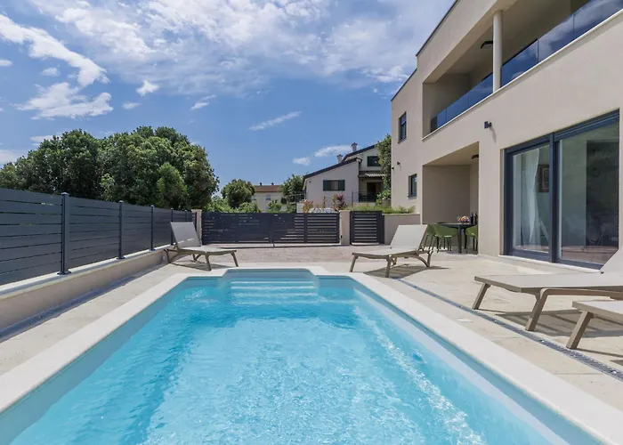 펜션 Karlo By Interhome 풀라